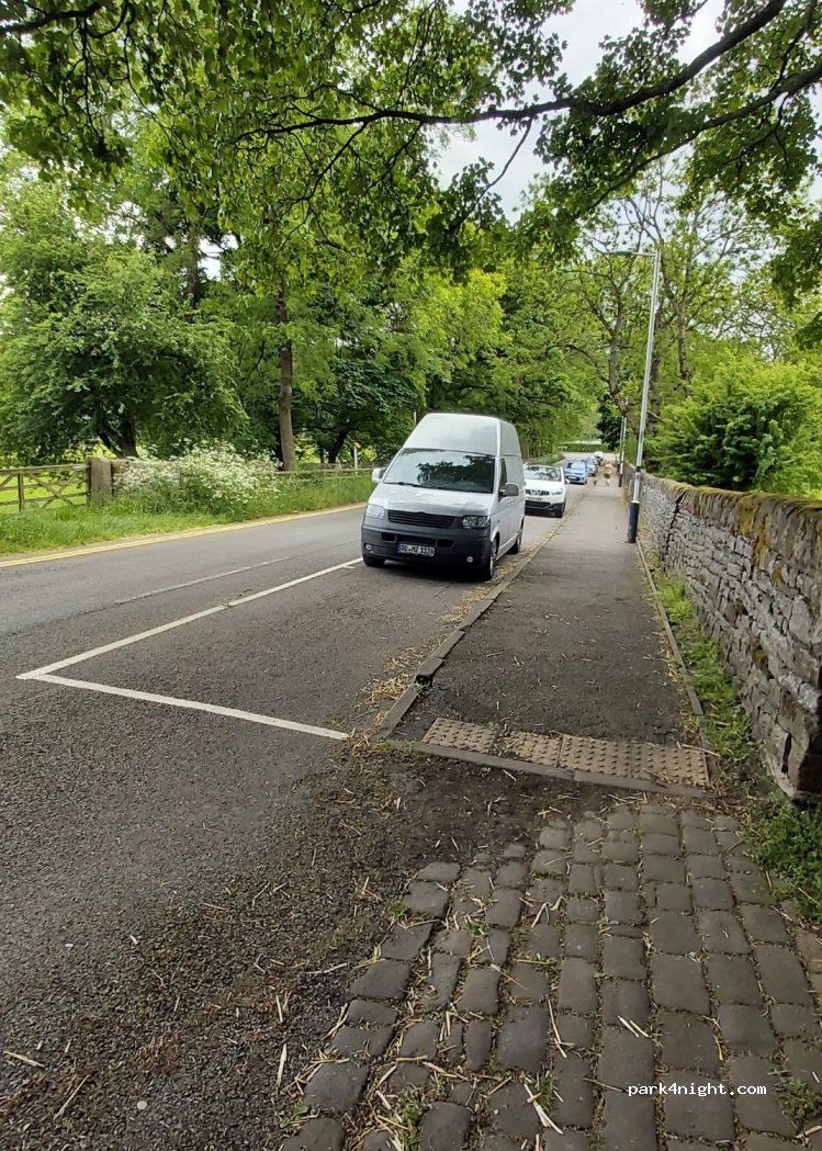 (S33 6RR) Hope - Station Road — foto