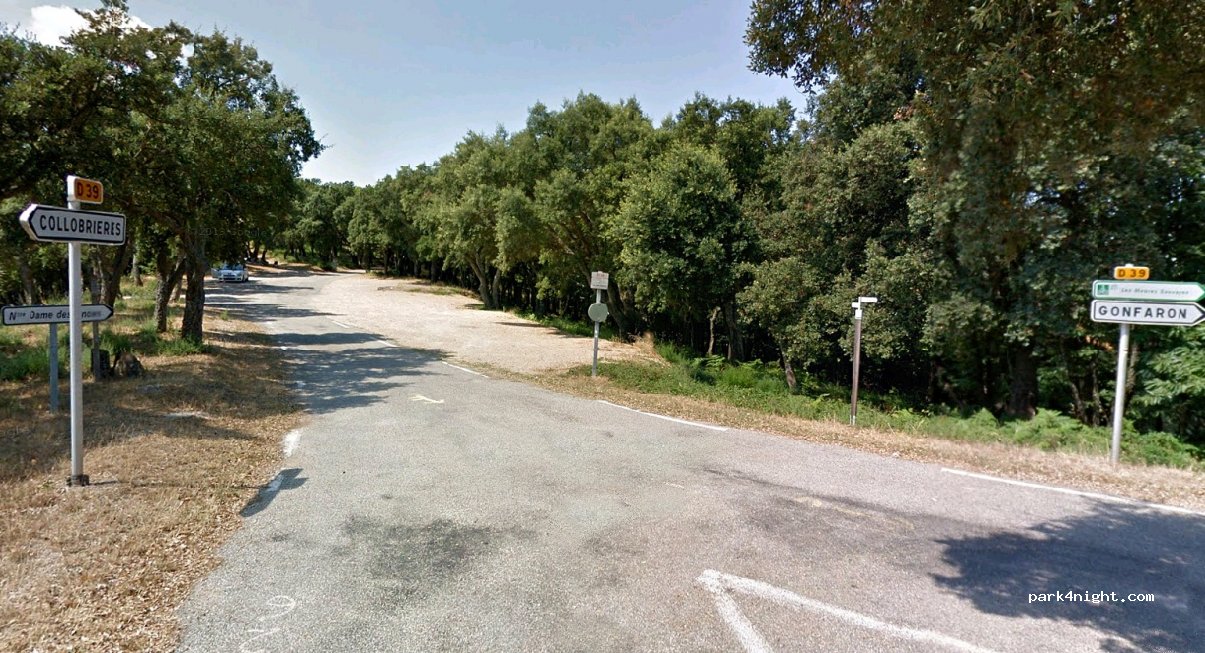 (83590) Gonfaron - Route des Crêtes Marc Robert — foto