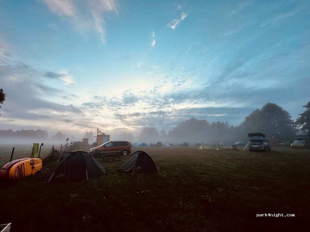 Camping Cud nad Pisą — foto
