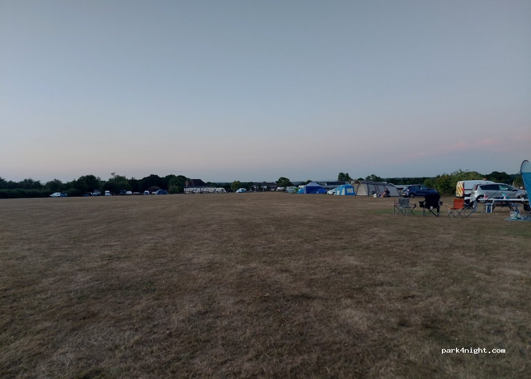 Lucy's Barn Camping Field — foto