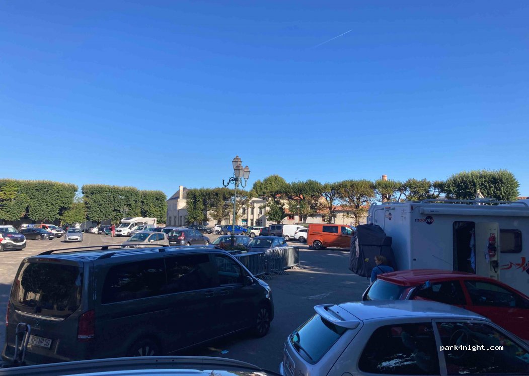(85400) Luçon - 5 Place du Général Leclerc — foto
