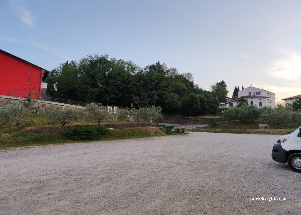 (5212) Dobrovo - 8 Trg 25. maja — foto