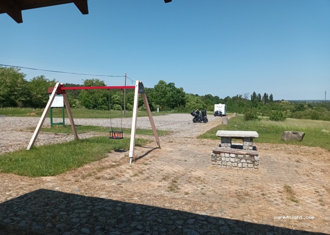 (64-412) Łężeczki - Unnamed Road — foto