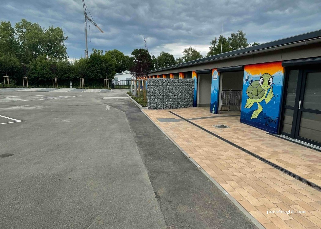 Wohnmobilstellplatz am Freibad Neustadt — foto