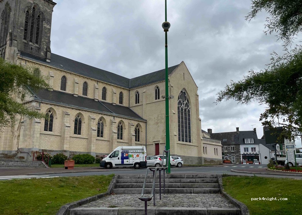 (50410) Percy-en-Normandie - 9697A Place Cardinal Grente — foto