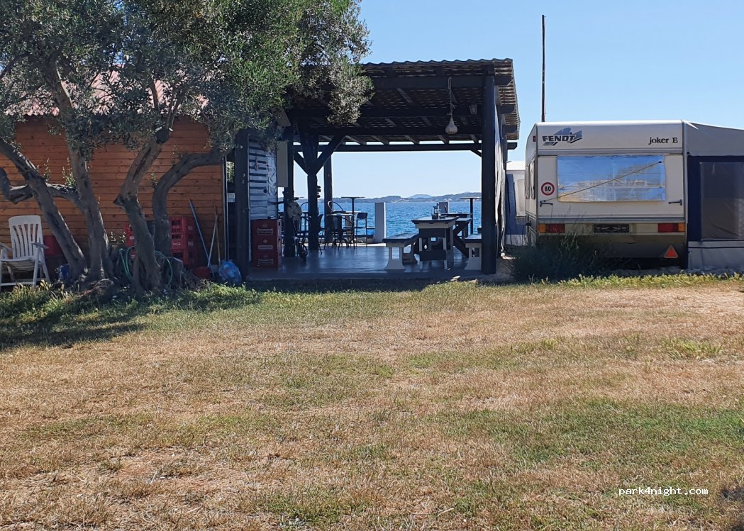 Auto KAMP KERO — foto