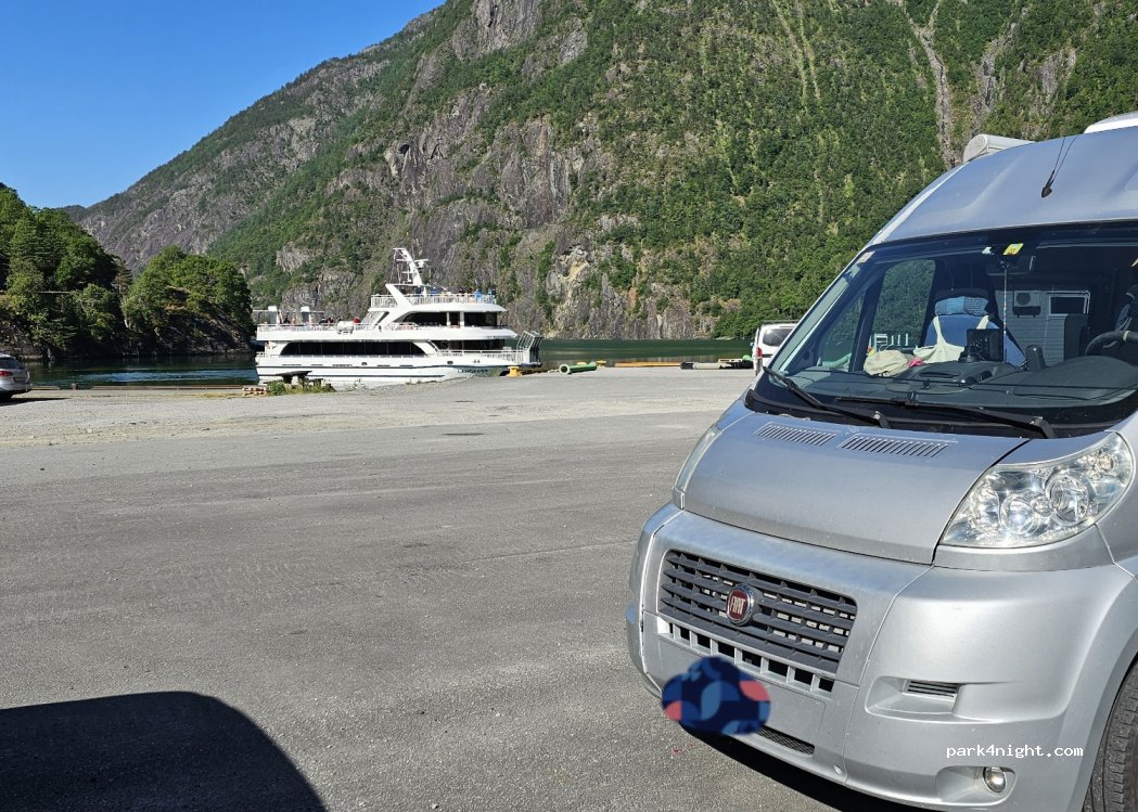(5598) fjæra - 6 Fjæravegen — foto
