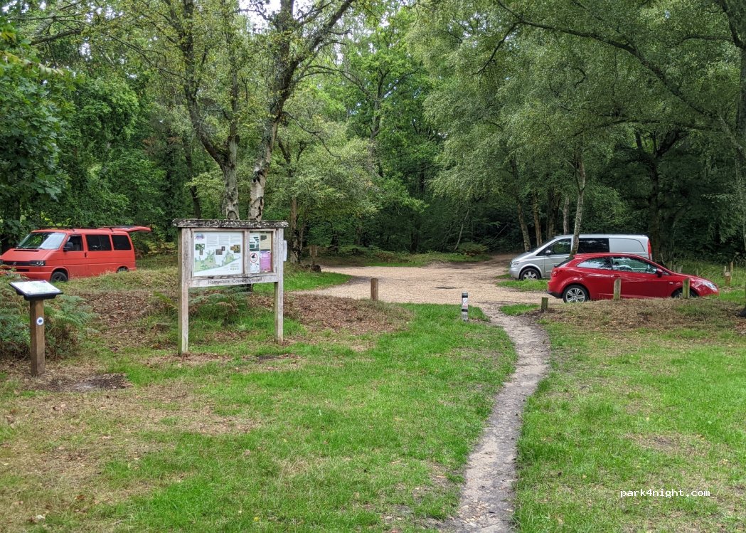 (GU46 6AW) Yateley - Cricket Hill Lane — foto