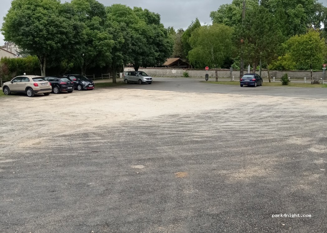 (16200) Jarnac - 18 Rue des Grand Maisons — foto