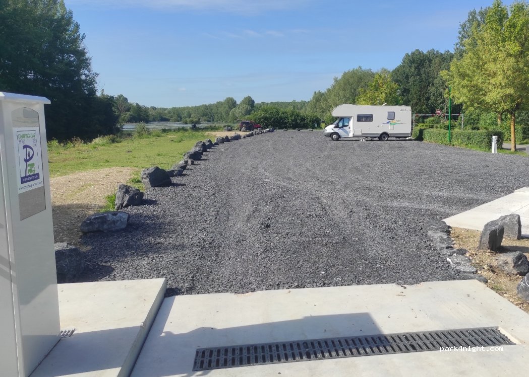 aire Camping-Car Park de Bray-sur-Somme — foto