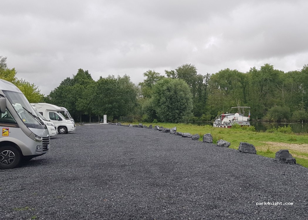aire Camping-Car Park de Bray-sur-Somme — foto 2