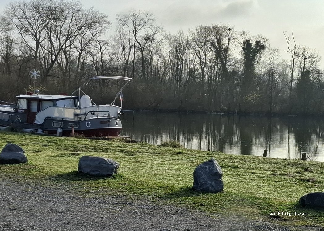 aire Camping-Car Park de Bray-sur-Somme — foto 5