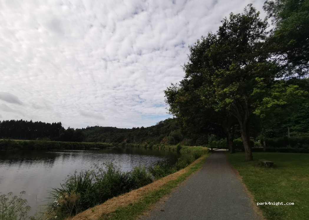 (35580) Saint-Senoux - Le Rocher — foto