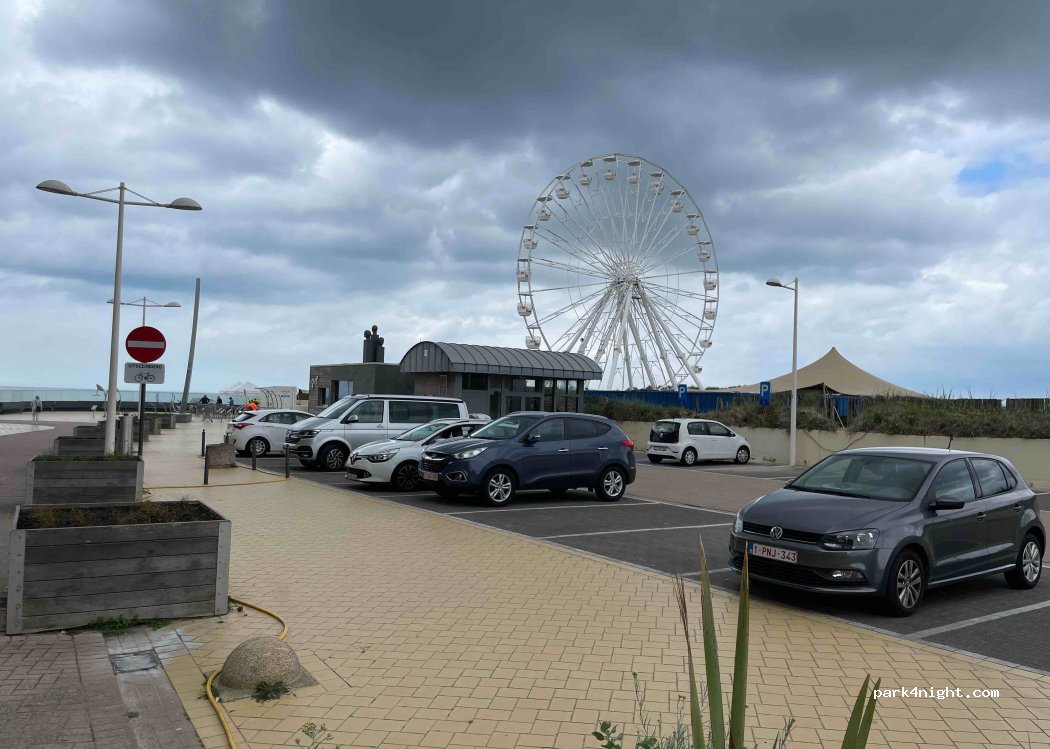 (8660) De Panne - 2 Canadezenplein — foto