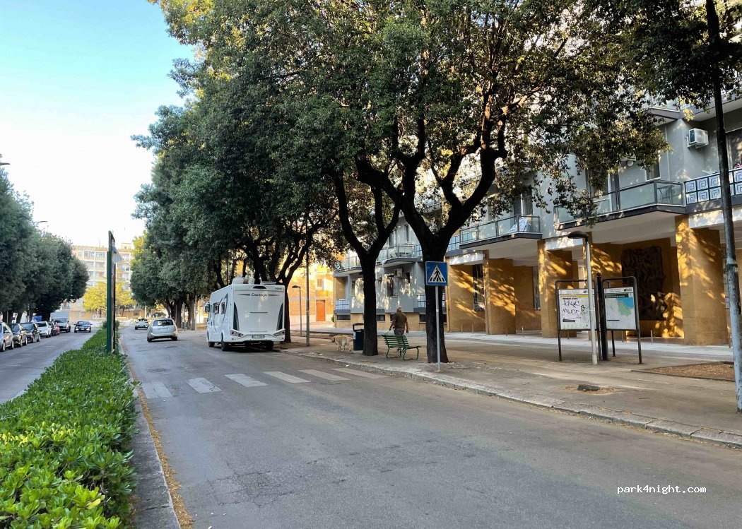 (73100) Lecce - 30 Piazza Indipendenza — foto