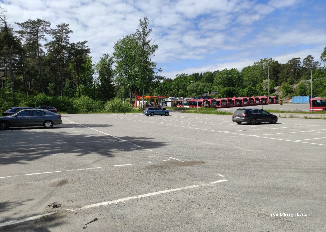 (139 71) Djurhamn - 2 Ramsmoravägen — foto