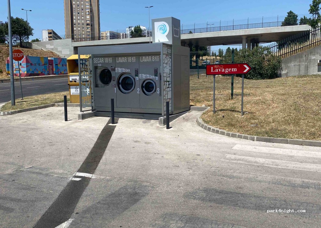 (1950-011) Lisboa - WC Avenida Santo Condestável — foto 2