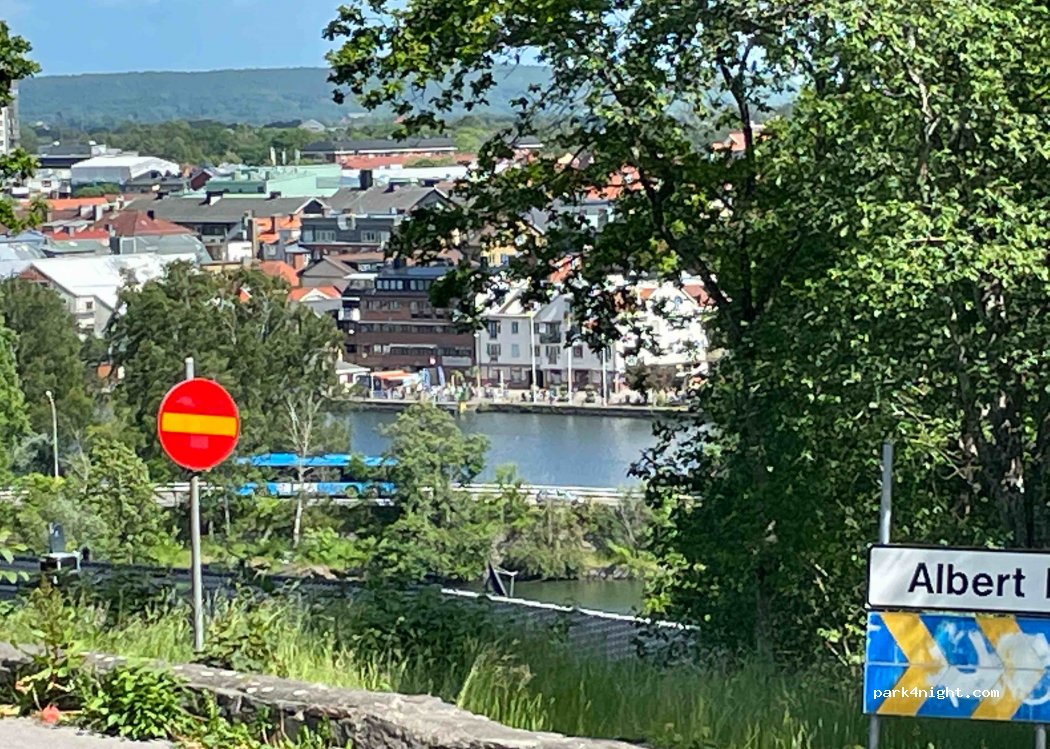 (461 57) Trollhättan - 5 Strömsbergsvägen — foto 2