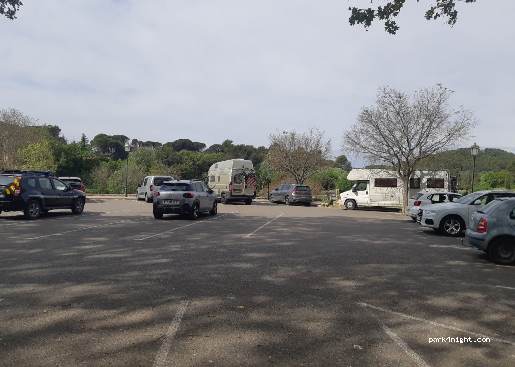 (84160) Lourmarin - Chemin de Pierrouret — foto 3