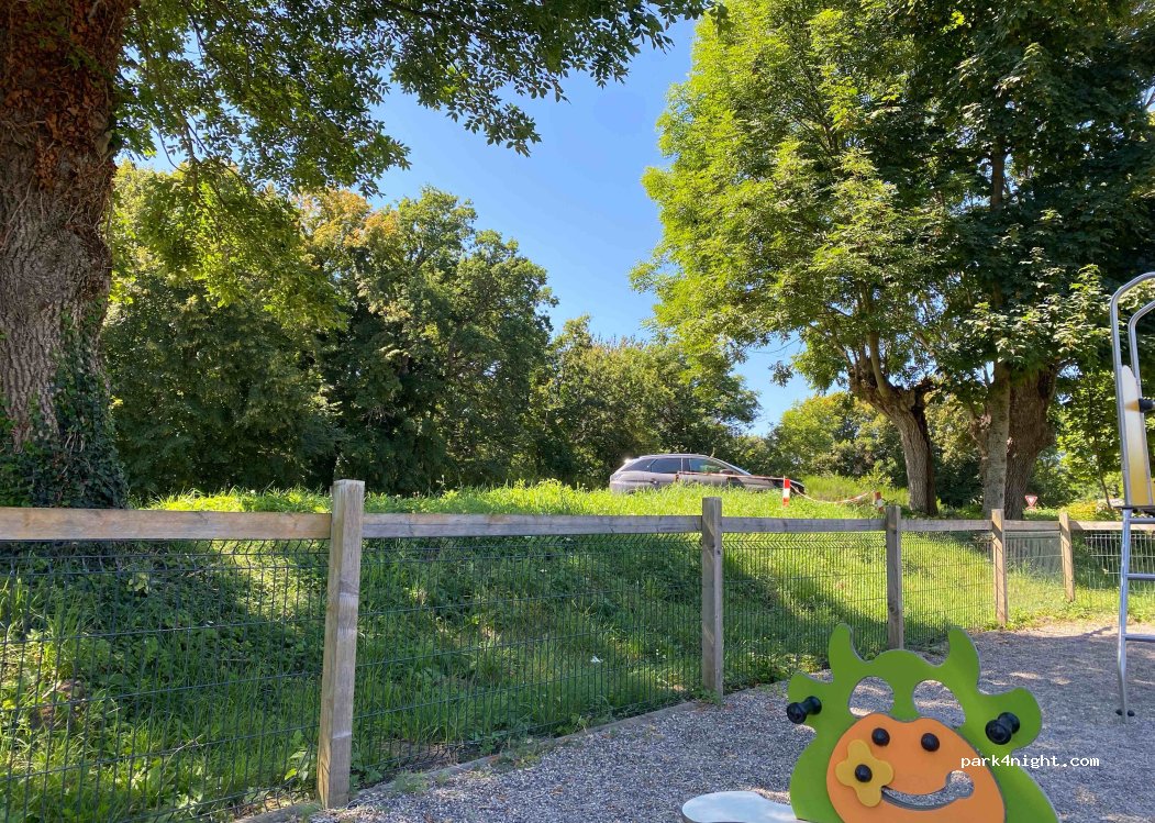 (63130) Royat - 2 Place de la Fontaine — foto