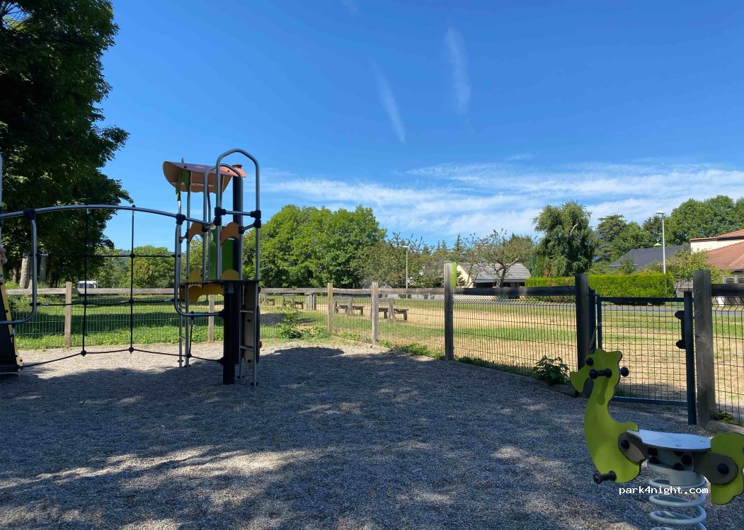 (63130) Royat - 2 Place de la Fontaine — foto 2