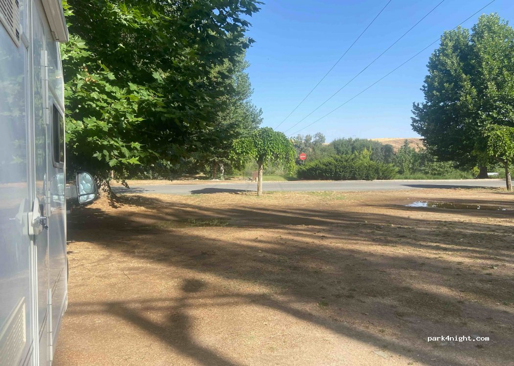 (37800) Alba de Tormes - C. Camping — foto 2