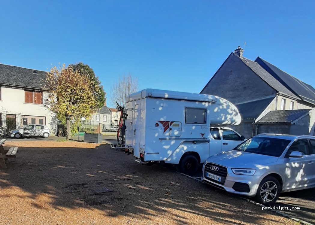 (63210) Olby - 70 Place de la Fontaine — foto 3