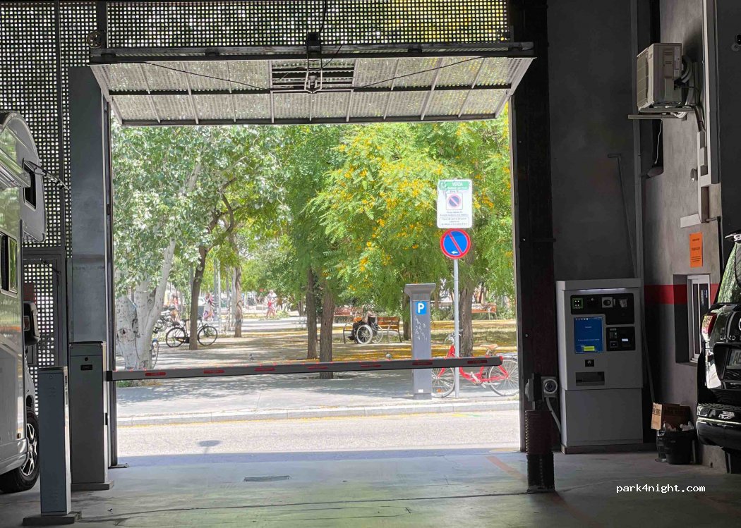 (08005) Barcelona - 16.B Passatge d'Aymà — foto