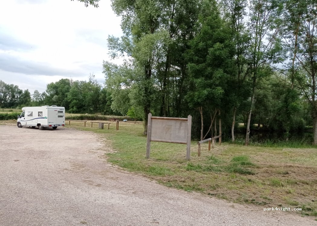 (89120) Charny-Orée-de-Puisaye - Rte de Marchais Béton — foto