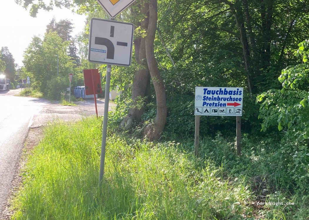 Naturcamping am Steinbruchsee Pretzien — foto