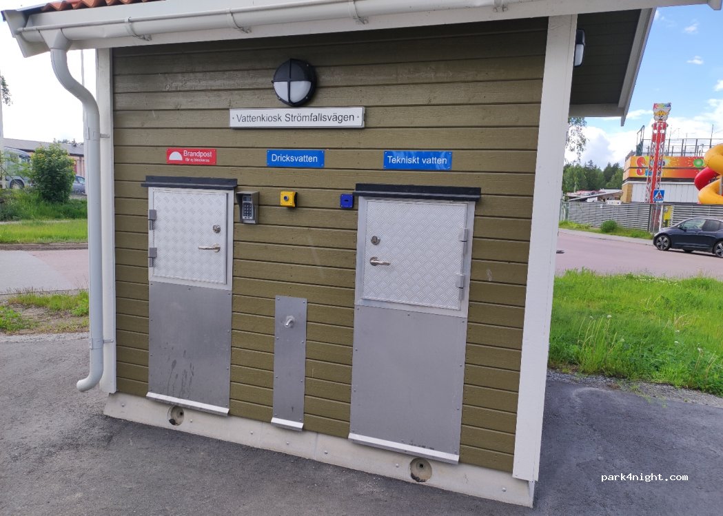 (135 49) Tyresö - 1B Strömfallsvägen — foto