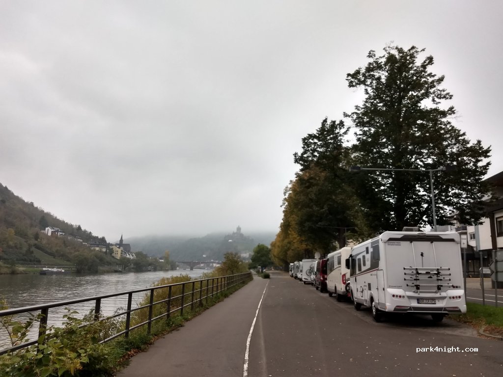 (56812) Cochem - 2 Bahnhofsvorplatz — foto