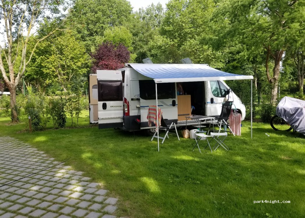 CAMPING LES RIVES DE PARIS — foto