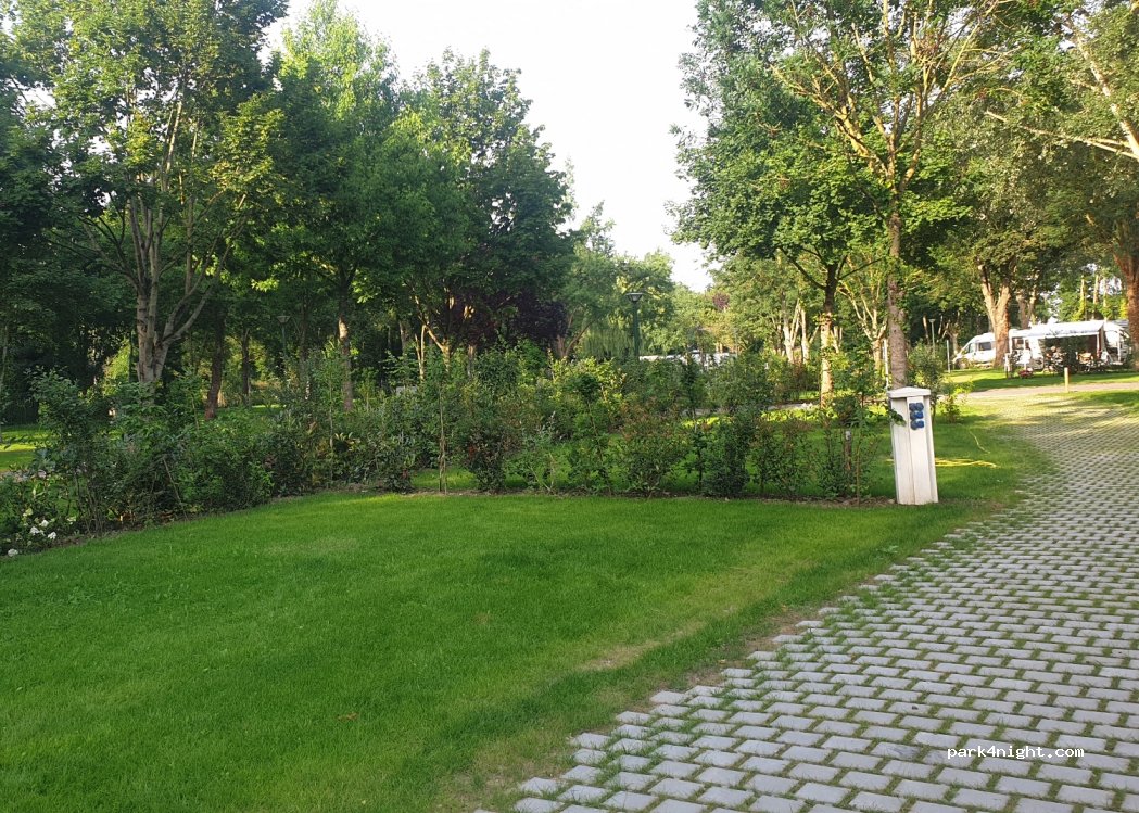 CAMPING LES RIVES DE PARIS — foto 2