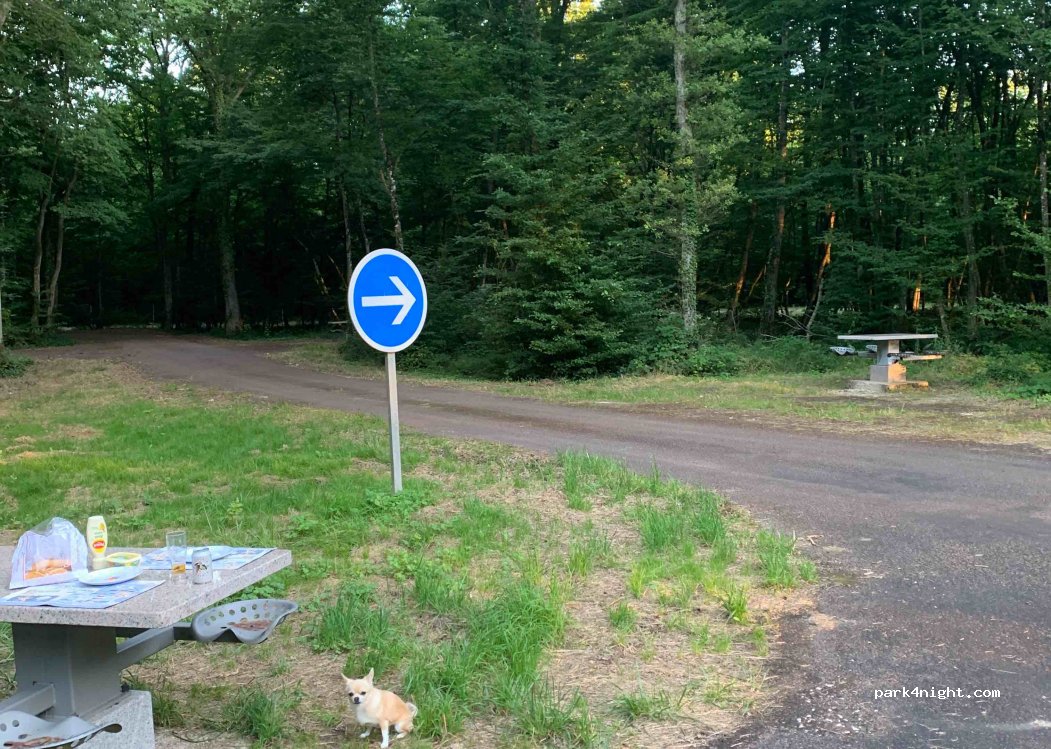(21190) Merceuil - Unnamed Road — foto