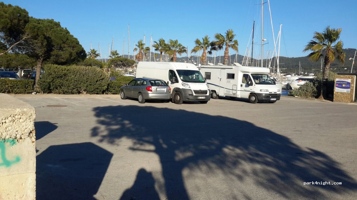 (83270) Saint-Cyr-sur-Mer - 87 Avenue du Port — foto