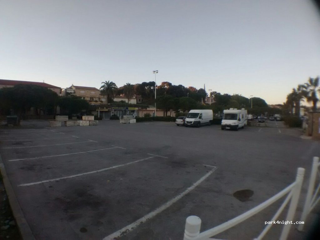 (83270) Saint-Cyr-sur-Mer - 87 Avenue du Port — foto 3