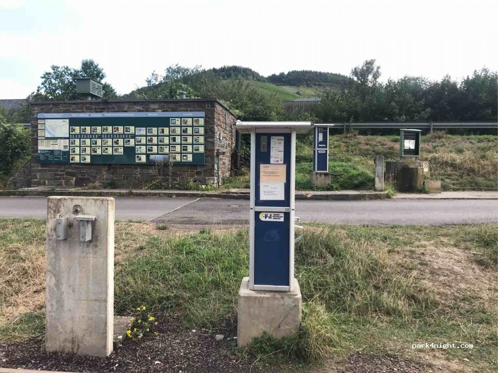 (56850) Enkirch - 2 Brunnenplatz — foto