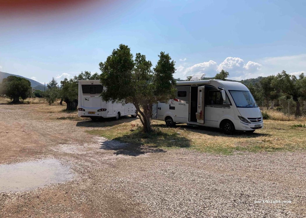 (203 00) Loutraki - 16 Eparchiaki Odos Loutrakiou-Limnis Vouliagmeni — foto 2