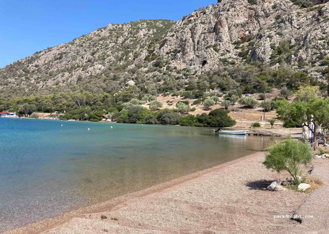 (203 00) Loutraki - 16 Eparchiaki Odos Loutrakiou-Limnis Vouliagmeni — foto 3