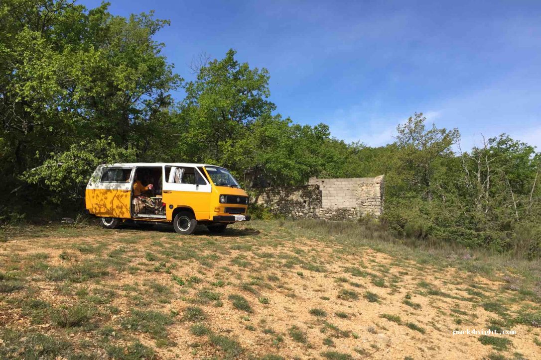 (84400) Castellet - D48 — foto