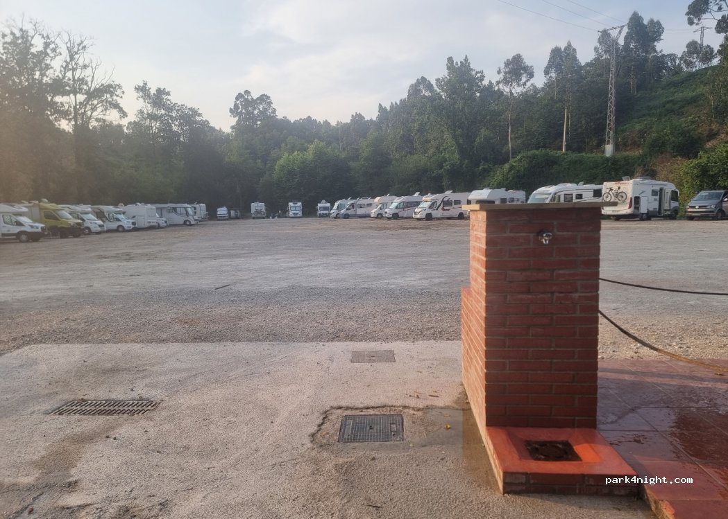 Área de Autocaravanas Ribadesella Oeste — foto 2