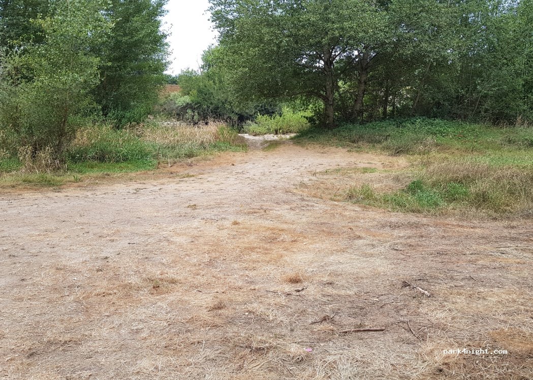 (03150) Saint-Loup - Unnamed road — foto
