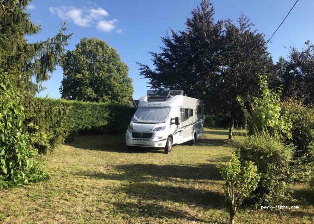 Aire privée pour camping-car l'Olivianne — foto