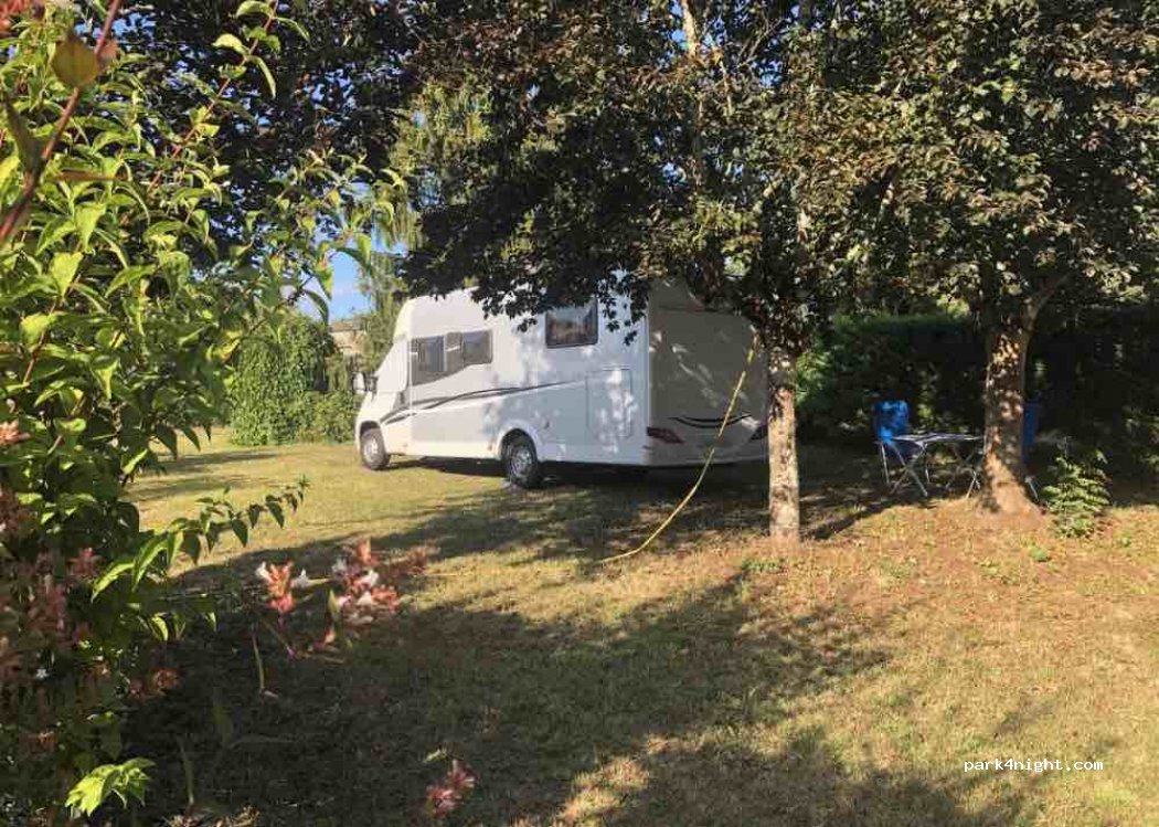 Aire privée pour camping-car l'Olivianne — foto 2