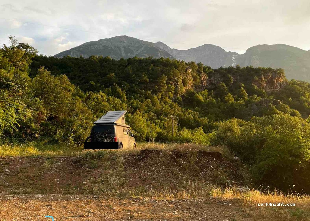 (5F6G+F6) Strëmbec - Unnamed road — foto