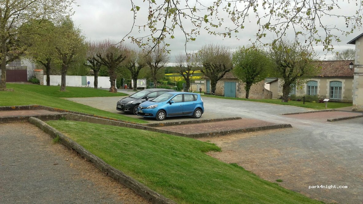 (86600) Sanxay - 7 Place de la Mairie — foto