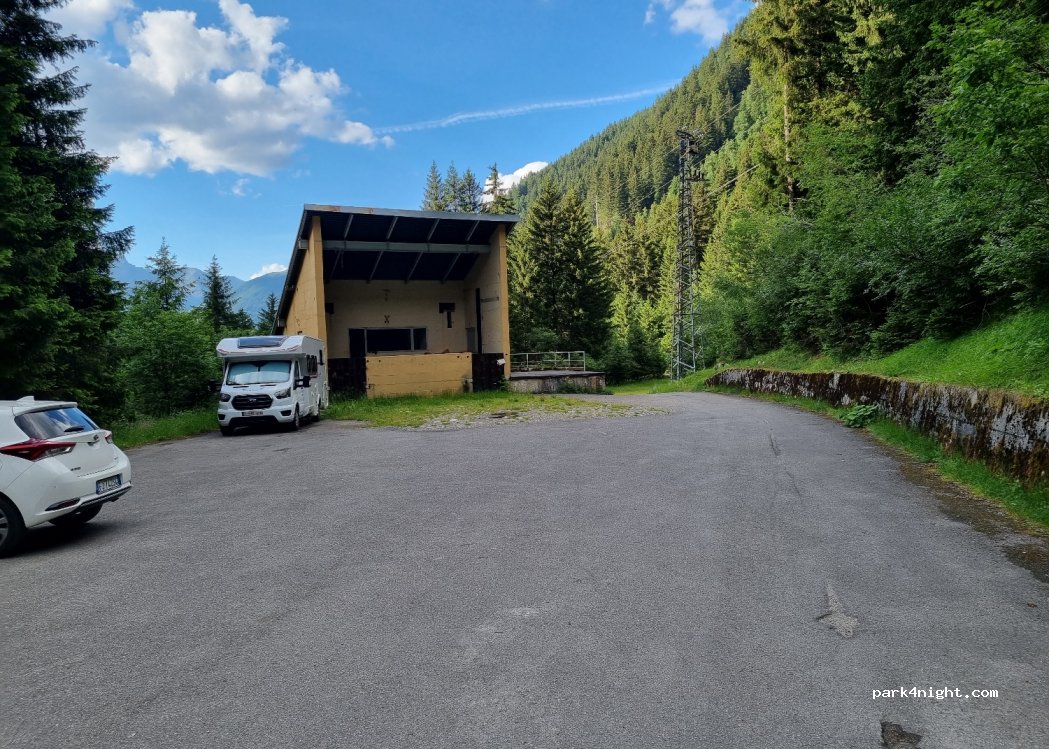 (25059) Lombardy - Unnamed Road — foto