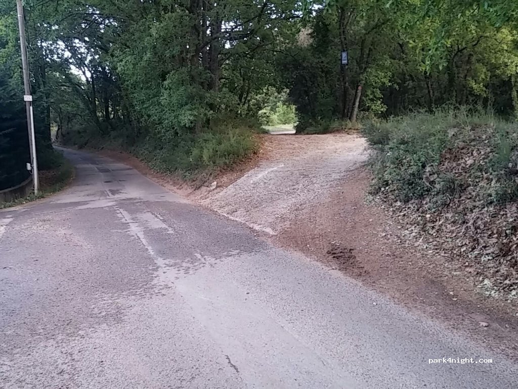(84660) Robion - 609 Chemin de Maubec — foto
