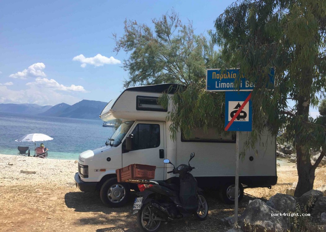 (310 83) Meganisi - Unnamed Road — foto 2